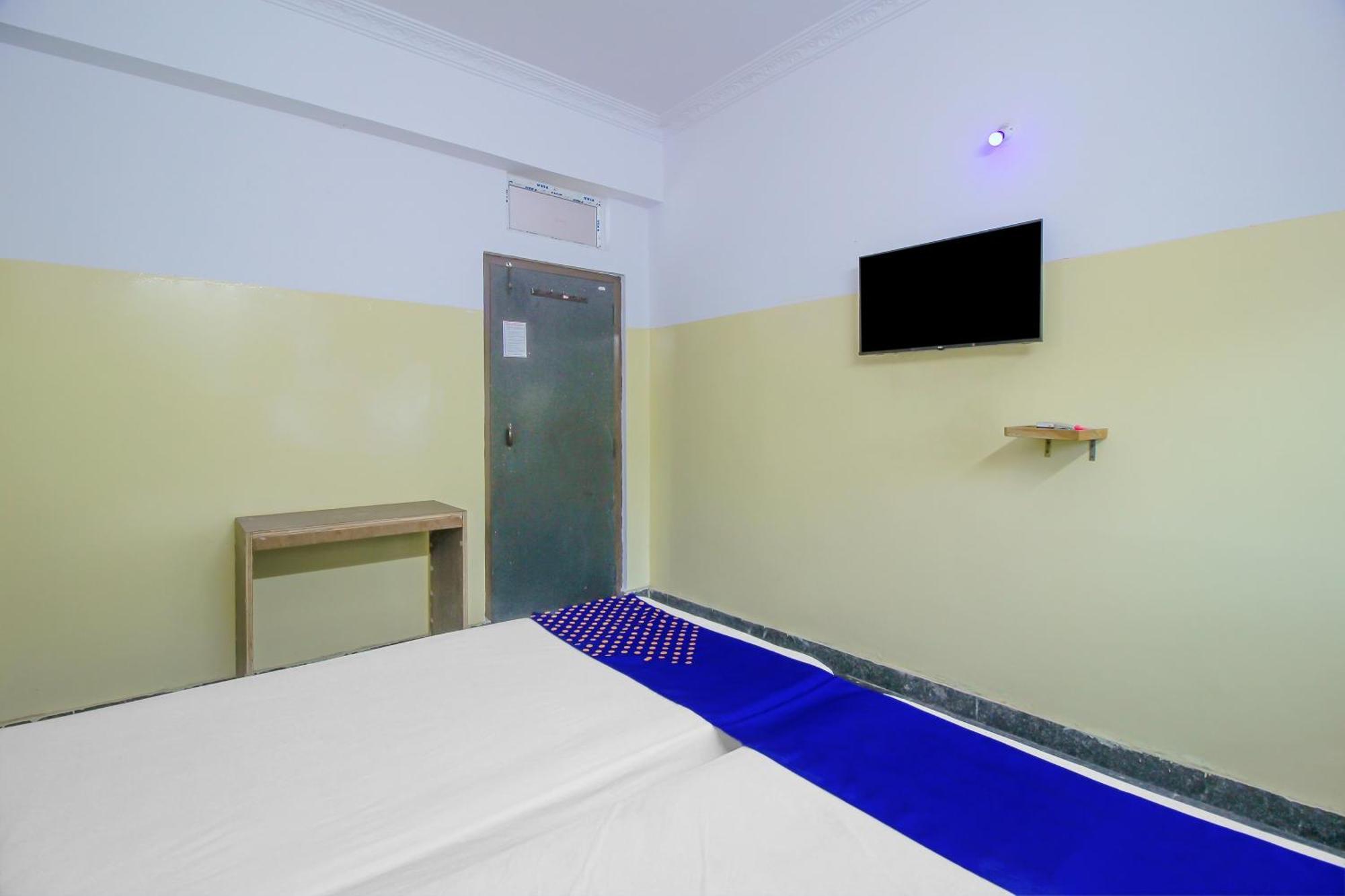 Spot On 81775 Mohit Gokul Lodge New Luxury Room'S Near Secunderabad Railway Station Lalaguda Exterior photo