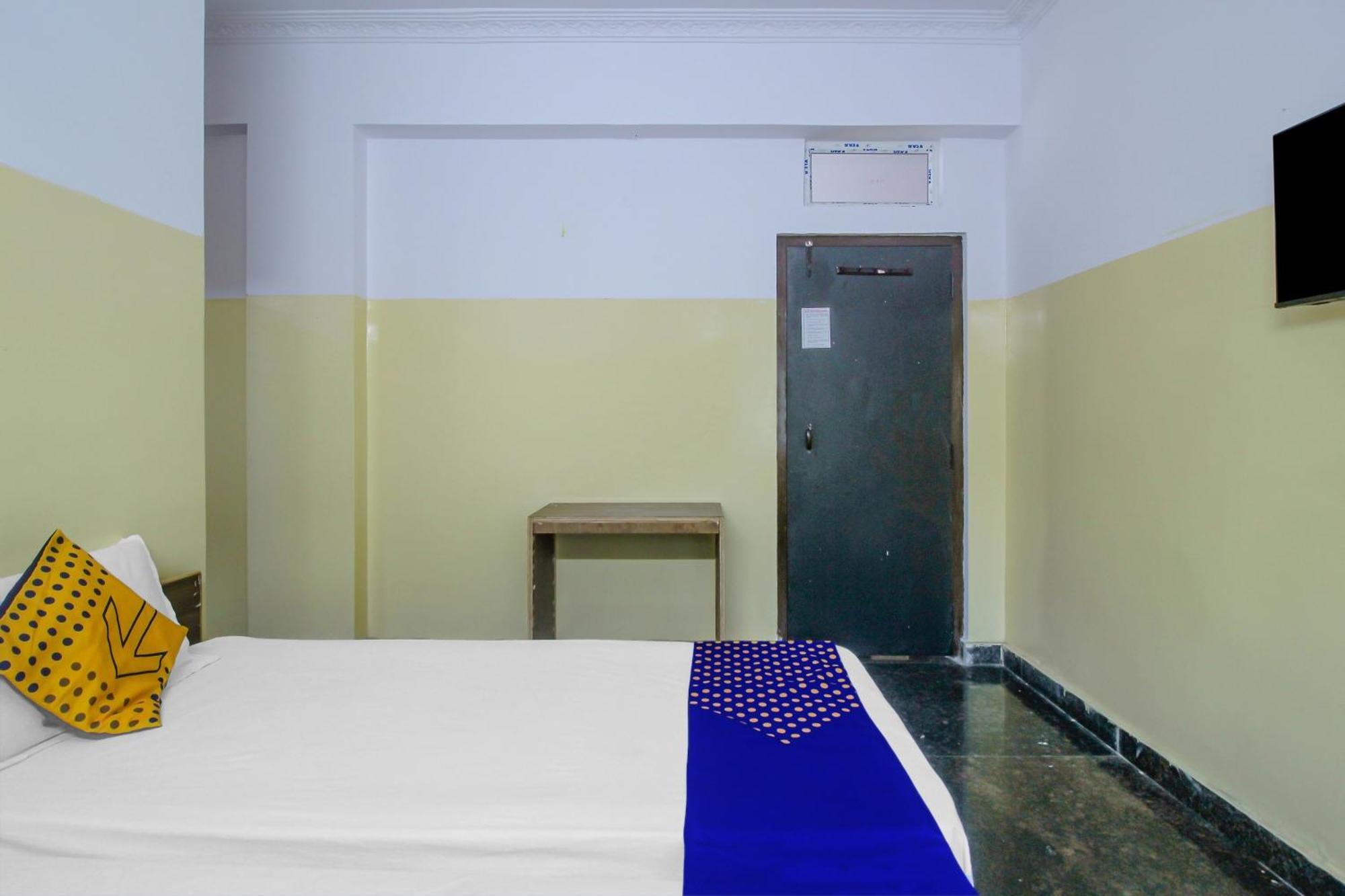Spot On 81775 Mohit Gokul Lodge New Luxury Room'S Near Secunderabad Railway Station Lalaguda Exterior photo